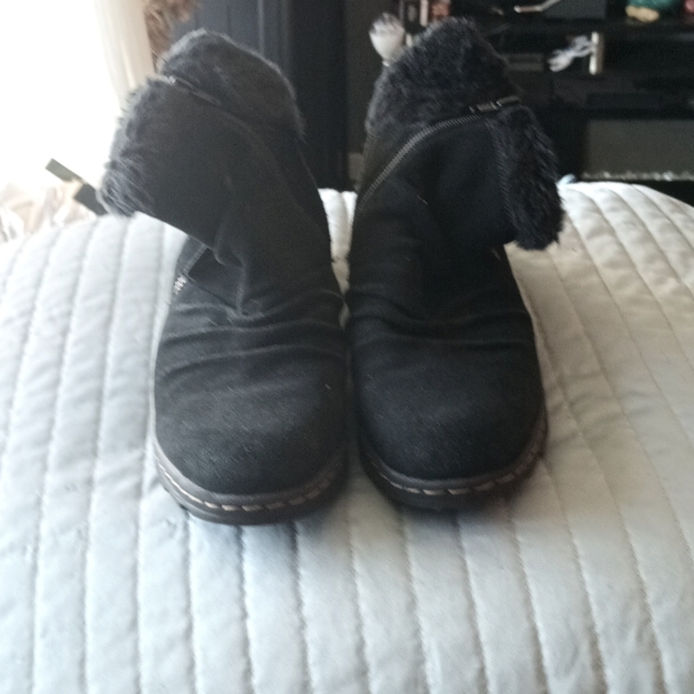 Bare traps boots